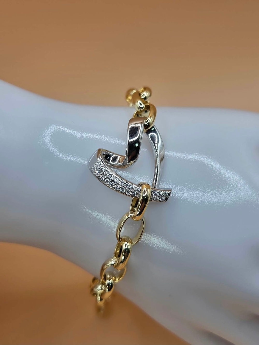 Elegant Two-Tone Heart Link Bracelet - Gold plated and Silver